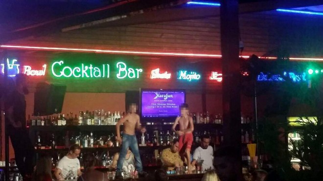 Çocukları yarı çıplak dans ettiren bar için karar verildi