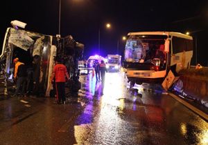 İki otobüs birbirine girdi: En az 6 ölü, 40 yaralı