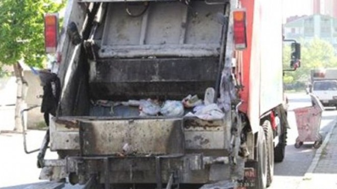 Çöp kamyonunun çarptığı yaya yaşamını yitirdi