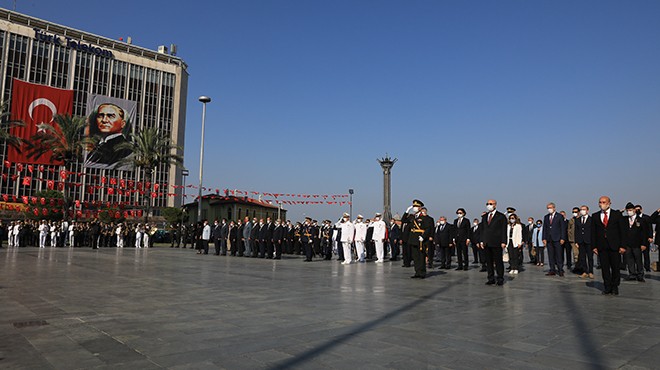 Cumhuriyet Meydanı nda  Zafer  töreni