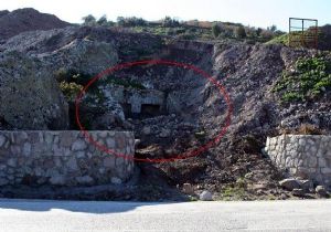 Skandal: Kaya mezarlarının üzerine villa! 