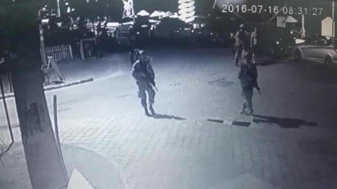 Darbeci askerler Erdoğan’ın otelini vatandaşa sormuş!