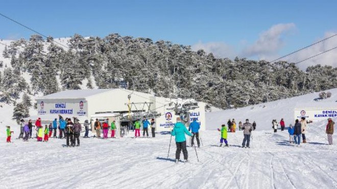 Denizli Kayak Merkezi hafta sonu 5 bin kişiyi ağırladı