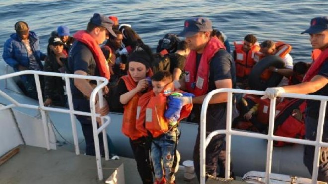 Dikili ve Foça da 153 kaçak göçmen yakalandı