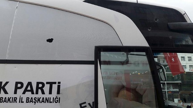 Diyarbakır da AK Parti otobüsüne taşlı saldırı