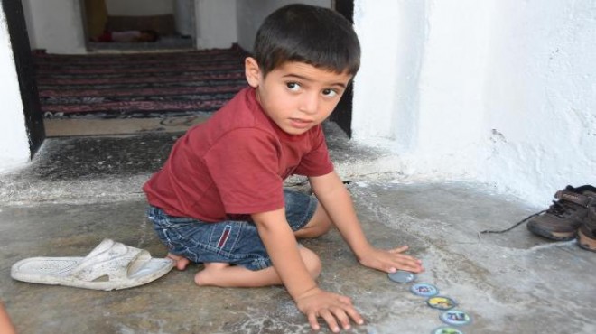 Doğuştan tibial hemimelia hastası olan Suriyeli Ahmed şifa arıyor