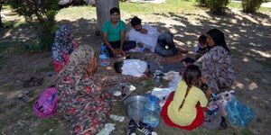 İzmir de Suriyeli dramı: Parklarda yatıyorlar