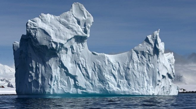 Dünyanın en büyük buz dağı eriyor