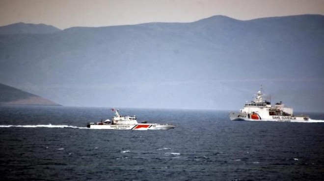 Ege Denizi nde mülteci botu battı: 8 kayıp