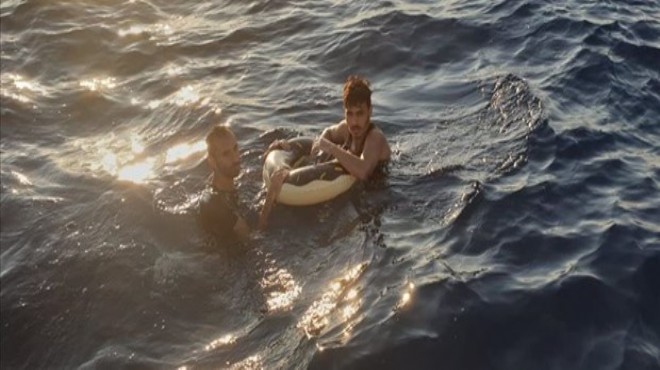 Ege Denizi nde ölüm yolculuğu: Yüzerek kaçmaya çalıştılar