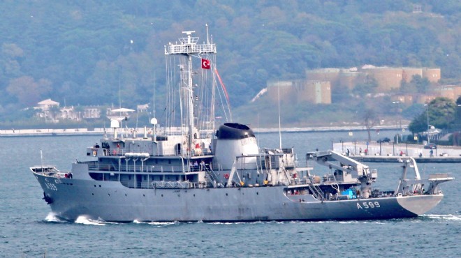 Ege Denizi nde Türk gemisine Yunan tacizi!