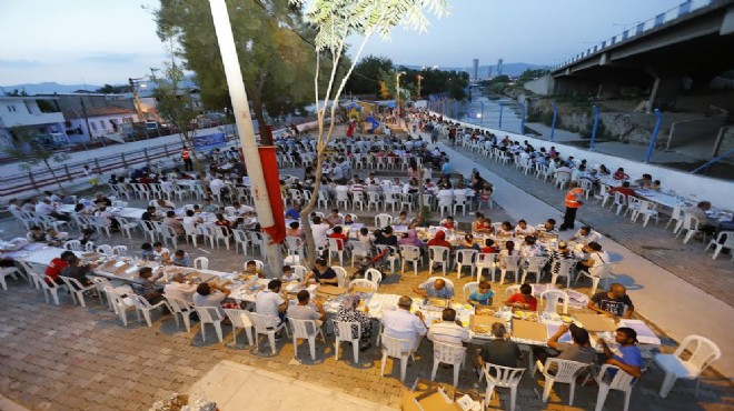 Ege Mahallesi nde bin kişilik iftar sofrası!