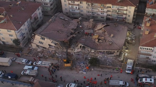 Elazığ ve Malatya yı deprem vurdu: 31 ölü, 1556 yaralı!