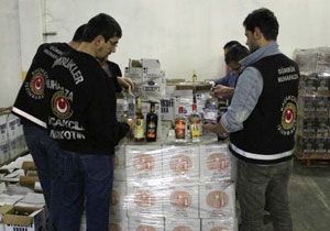 İzmir de milyonluk kaçak içki operasyonu!
