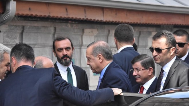 Erdoğan Cuma namazını Davutoğlu ile birlikte kıldı
