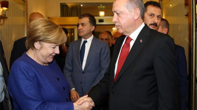 Erdoğan dan Merkel e zor sorular!