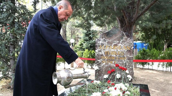 Erdoğan dan Türkeş in kabrine ziyaret
