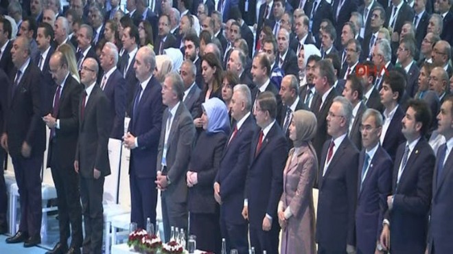 Erdoğan’ın mesajını tüm salon ayakta dinledi!