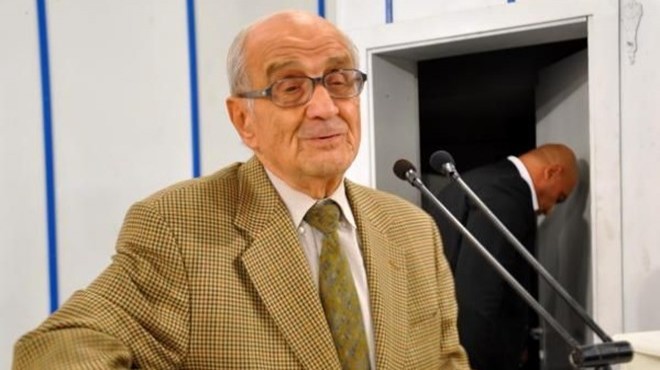 Eski bakan Mümtaz Soysal hayatını kaybetti