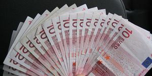 Alman Bankası: AK Partililere 700 milyon euro verdik