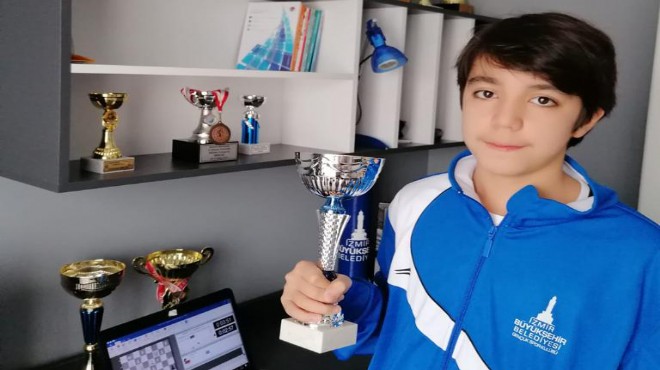 ‘Evde kal’ sloganıyla satranç: Online turnuvada şampiyon İzmir’den!