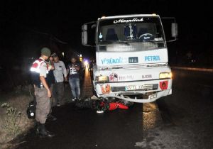 LPG yüklü kamyon motosiklete çarptı: 2 yaralı 