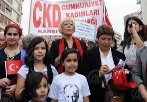 İzmir’de Ermeni soykırımı iddiaları protestosu 