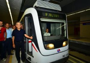 İzmir de Metro bayramı: Fahrettin Altay açıldı!