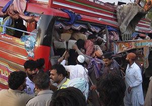 Pakistan da facia kaza: 42 ölü!