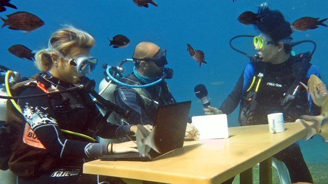 Fethiye de dalgıçlardan su altında toplantı