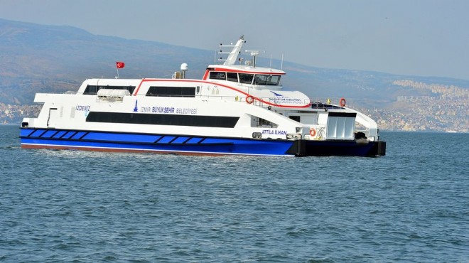 Flaş! İzmir’de deniz ulaşımına fırtına engeli