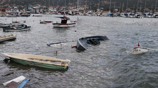 Foça da fırtına kabusu: Tekneler battı!