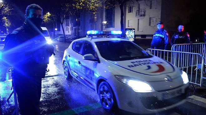 Fransa da başörtülü kadına silahlı saldırı