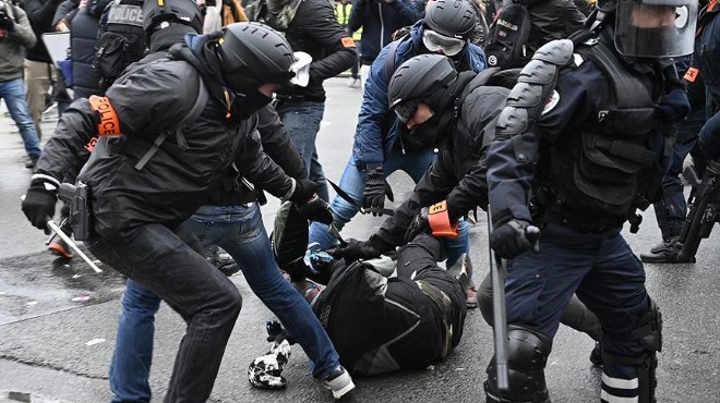 Fransa İçişleri Bakanından  polis şiddeti  itirafı