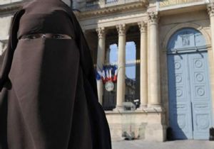 Fransa’da Müslüman kadınların yasağı kalktı 