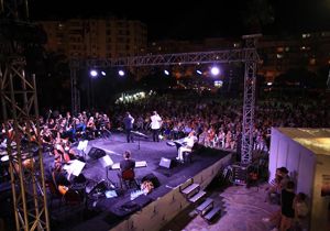 İzmir Kent Orkestrası’ndan Karabağlar da muhteşem konser
