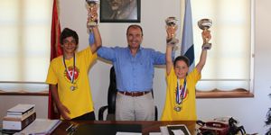Şampiyon yelkencilere Karaosmanoğlu’ndan tebrik