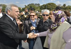 İzmir’in Kadın Festivali bu sözlerle açıldı: Birlikte, el ele, kol kola! 
