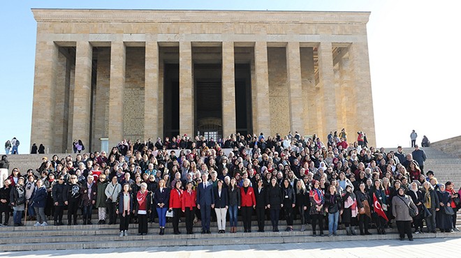 Gaziemirli 500 kadın Ata’nın huzuruna çıktı