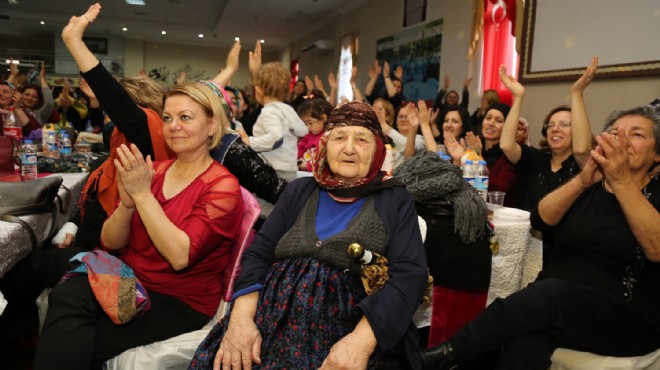 Gaziemirli kadınlar 8 Mart ı eğlenerek kutladı