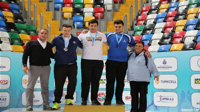 Gençler İzmir e 3 madalya ile döndü