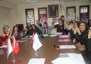 İzmir’in Kadın Meclisi partilere seslendi: En az yarısı! 