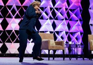 Hillary Clinton a ayakkabı: O bir yarasa mıydı?