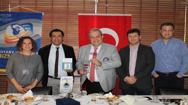 Göztepe Rotary nin başarı ödülü Prof. Dr. Özbilgin e