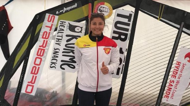 Göztepe sporcusu Fulya rüzgar sörfünde dünya ikincisi