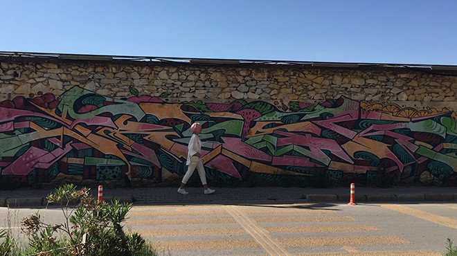 Grafiti sanatçısı salgın sürecinde memleketi Tire ye renk kattı