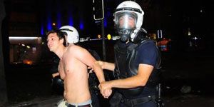 İzmir de  Gezi  protestosunun 2. gününde rekor gözaltı!