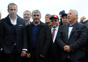 İzmir’de futbol şöleni: Başlama vuruşu Hagi ve Avcı’dan