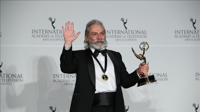 Haluk Bilginer e Uluslararası Emmy Ödülü