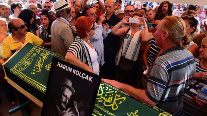 Harun Kolçak ın cenazesinde selfie skandalı